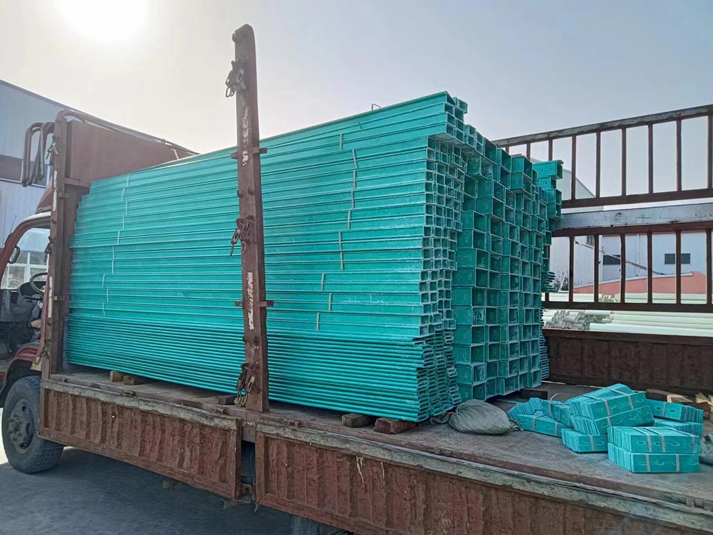 1711501949195712.jpg q.jpg